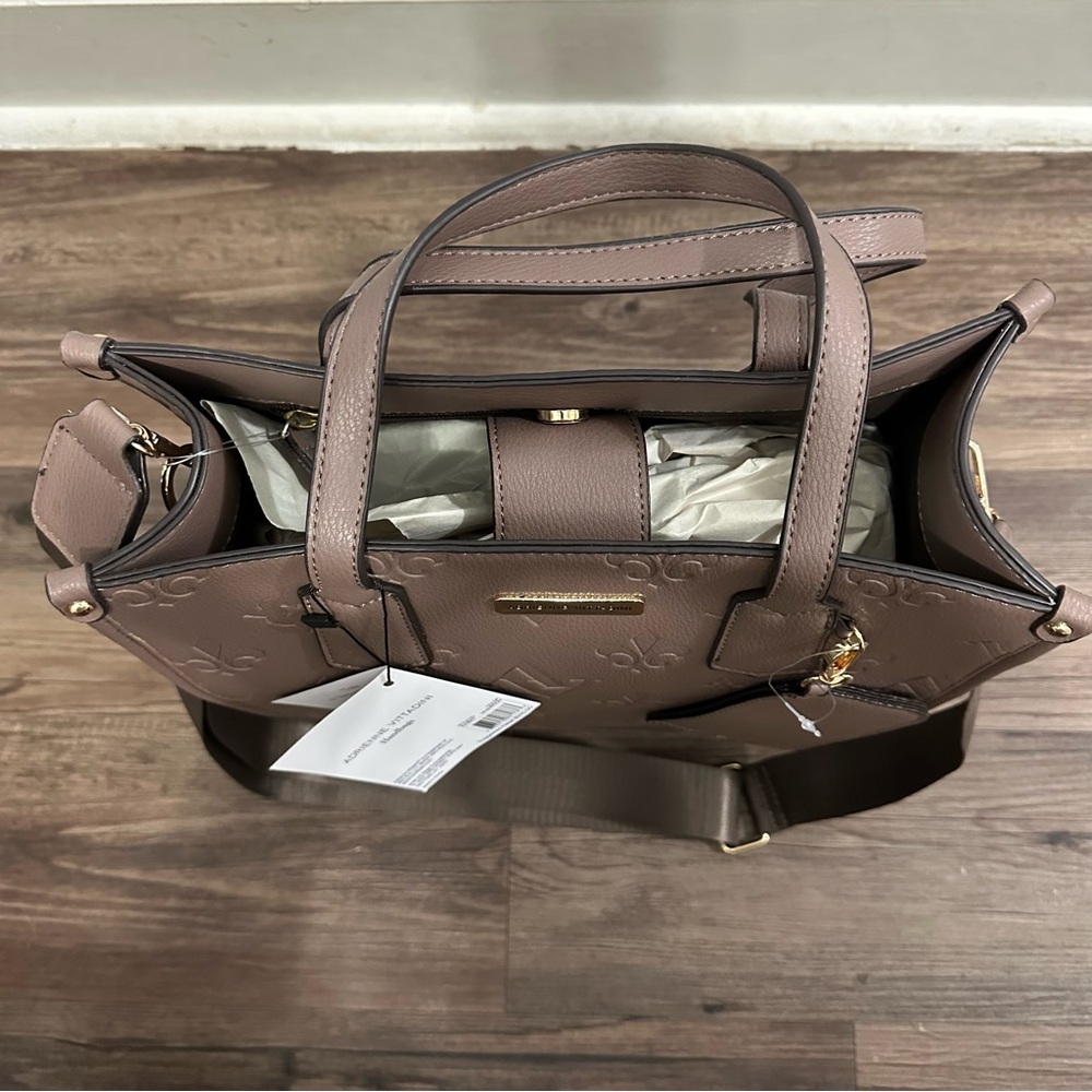 ADRIENNE VITTADINI Tote
With Detachable Pouch Color Mushroom NEW - Picture 8 of 12